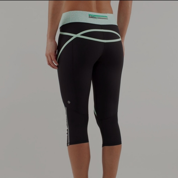 COPY - Lululemon Run: Pace Crop, Black / Petit Dot Fresh Teal / Fresh Teal, Siz… - Picture 2 of 14